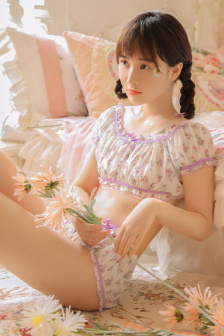 泳池里强摁做开腿呻吟漫画视频